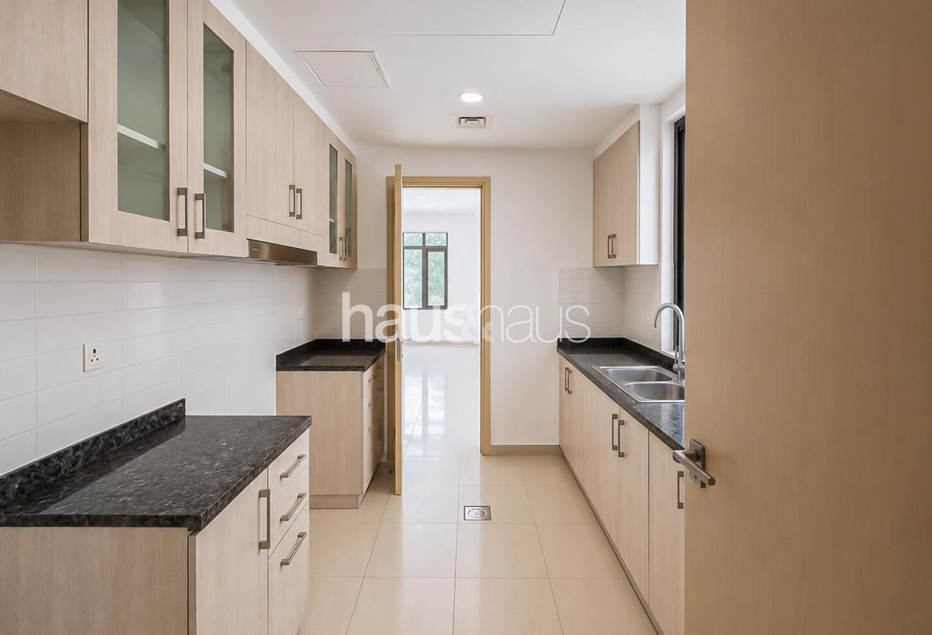 Single row | Huge Plot | Premium Family Living photo 3