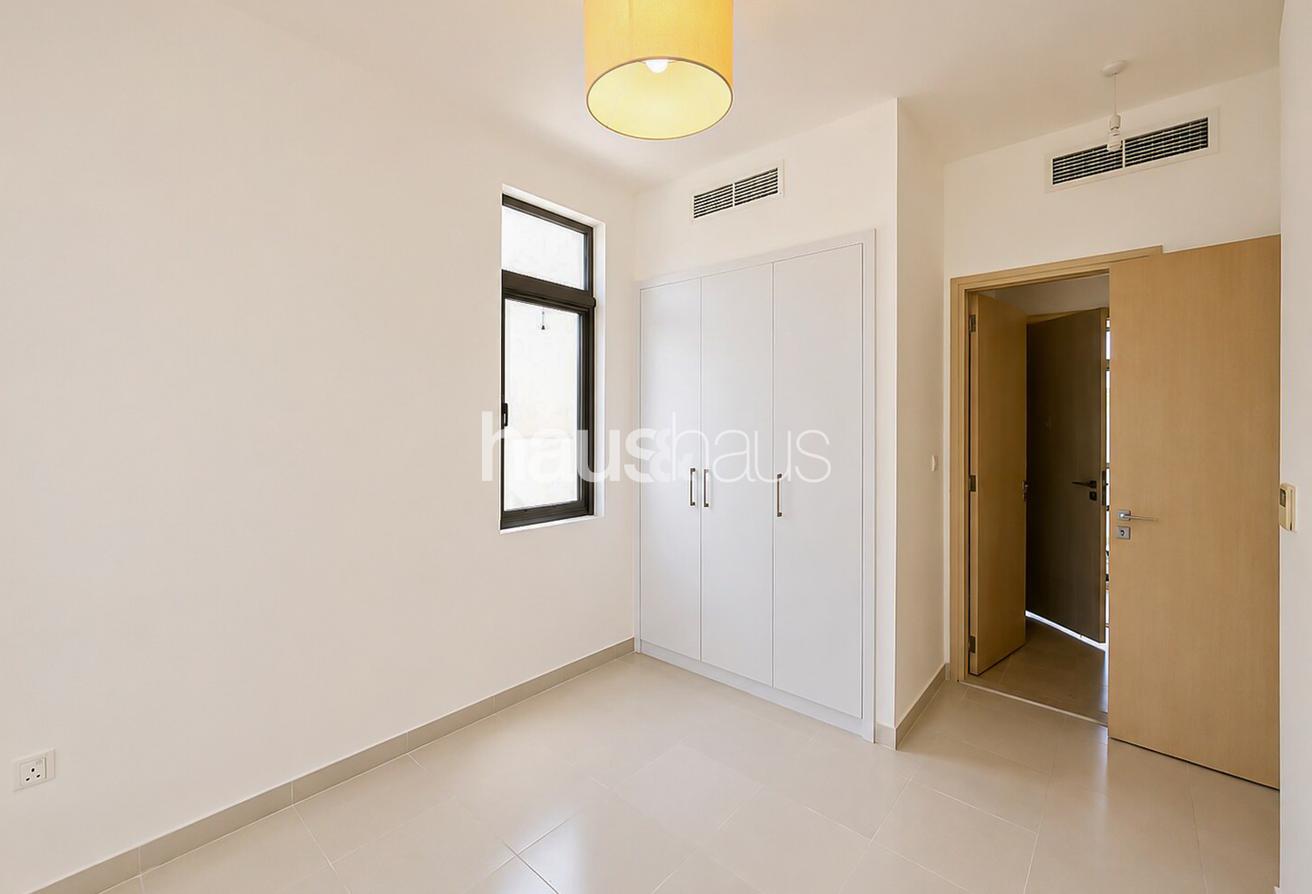 Single row | Huge Plot | Premium Family Living photo 8
