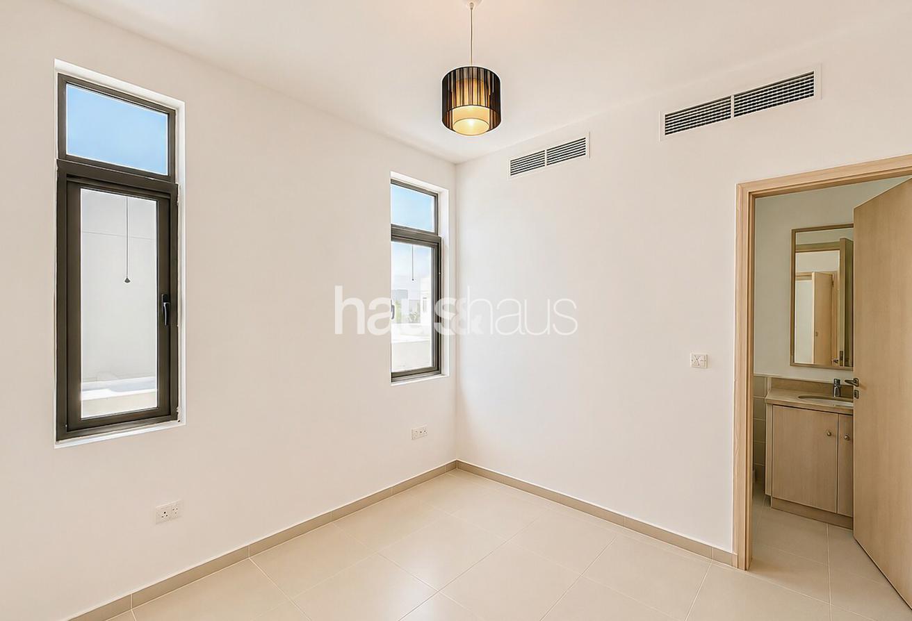 Single row | Huge Plot | Premium Family Living photo 9