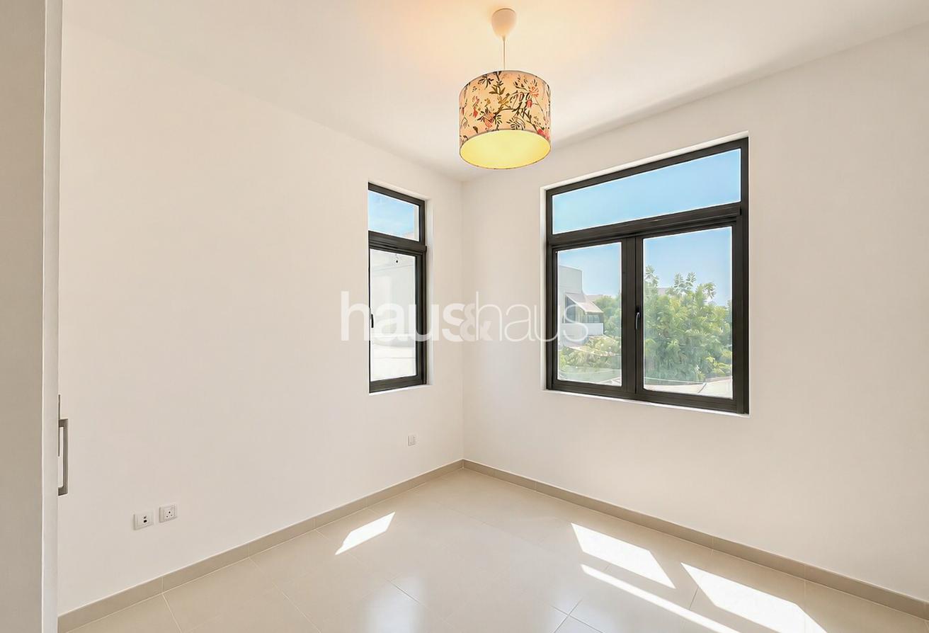 Single row | Huge Plot | Premium Family Living photo 10