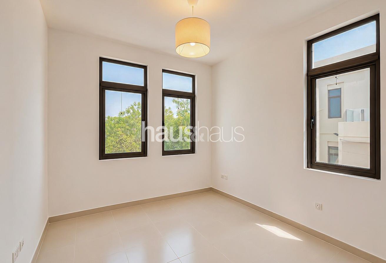 Single row | Huge Plot | Premium Family Living photo 13
