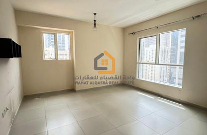 Apartment - 1 Bedroom - 2 Bathrooms for rent in Crystal Plaza - Al Majaz 1 - Al Majaz - Sharjah
