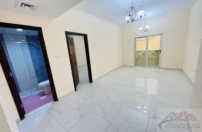 شقة - غرفة نوم - 2 حمامات للايجار في بناية هاجر - تجارية مويلح - الشارقة