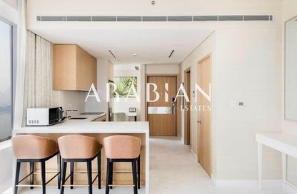 Apartment - 1 Bedroom - 2 Bathrooms for sale in The Palm Tower - Palm Jumeirah - Dubai