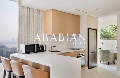 Apartment - 1 Bedroom - 2 Bathrooms for sale in The Palm Tower - Palm Jumeirah - Dubai