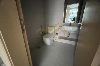 Shop - Studio - 1 Bathroom for rent in Jumeirah Garden City - Al Satwa - Dubai