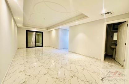 Apartment - 3 Bedrooms - 3 Bathrooms for rent in SG Muwaileh Building - Muwaileh - Sharjah