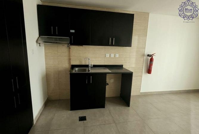 106835403 - Property Image 3