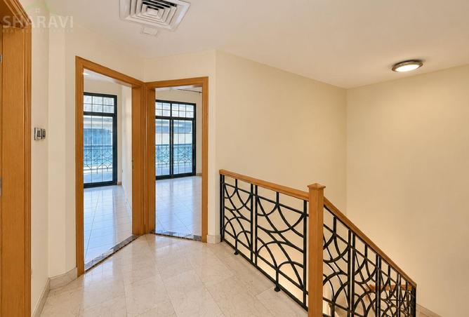 3 BR Upgraded Villa with Private Garden in Mirdif photo 3
