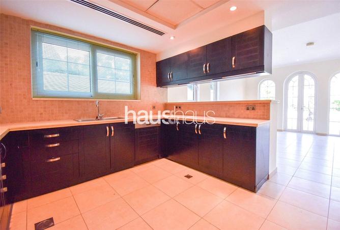 92692001 - Property Image 2