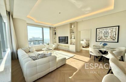Apartment - 1 Bedroom - 2 Bathrooms for sale in The Palm Tower - Palm Jumeirah - Dubai