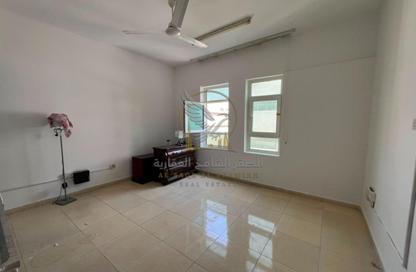 Apartment - Studio - 1 Bathroom for rent in Al Qulaya'ah - Al Sharq - Sharjah