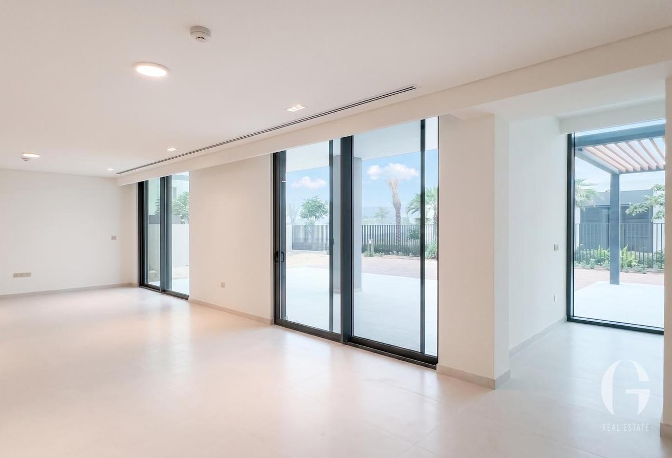 5BR | Park Backing | Prime Location | Luxurious photo 2