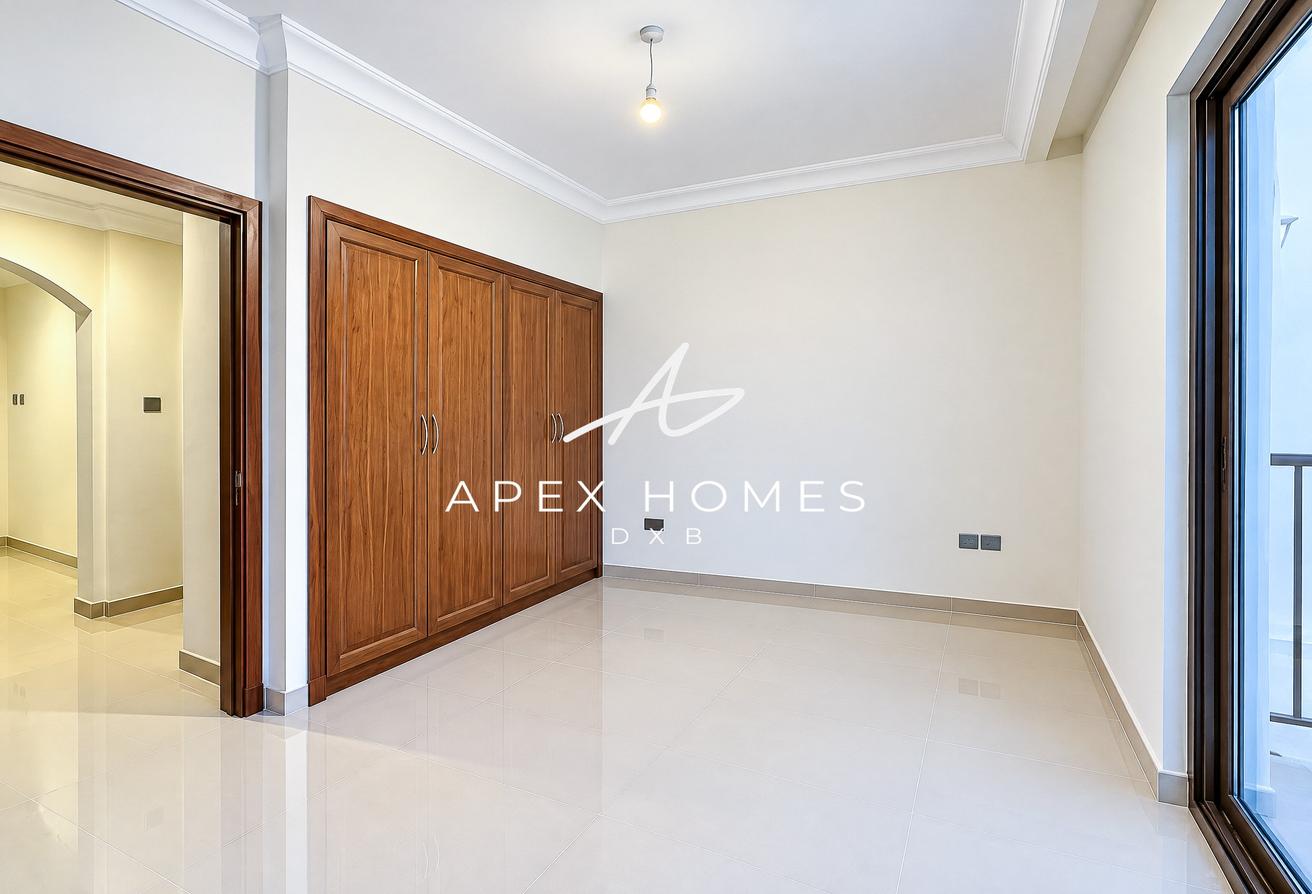 Huge Corner Plot | Single Row | Vacant photo 28