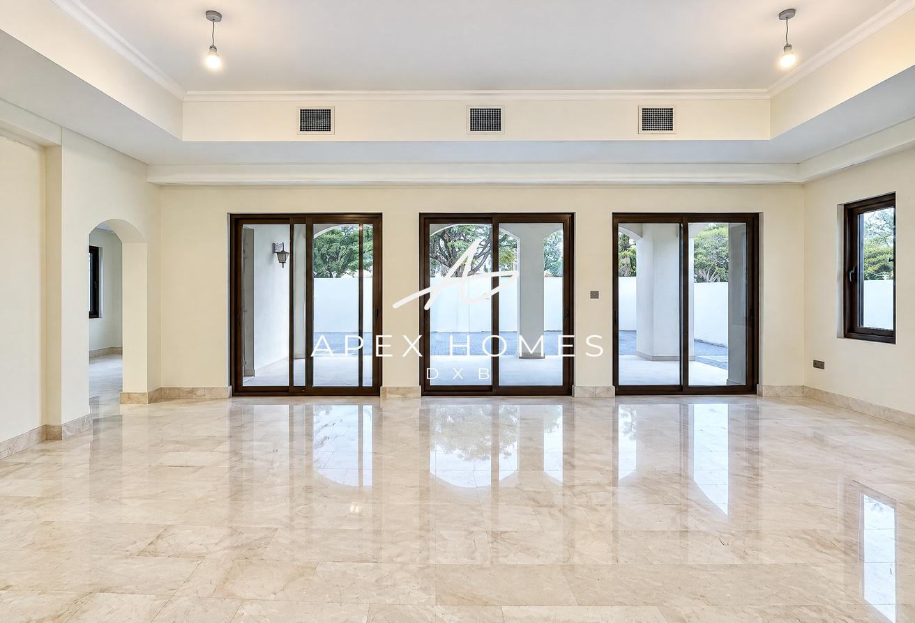 Huge Corner Plot | Single Row | Vacant photo 7