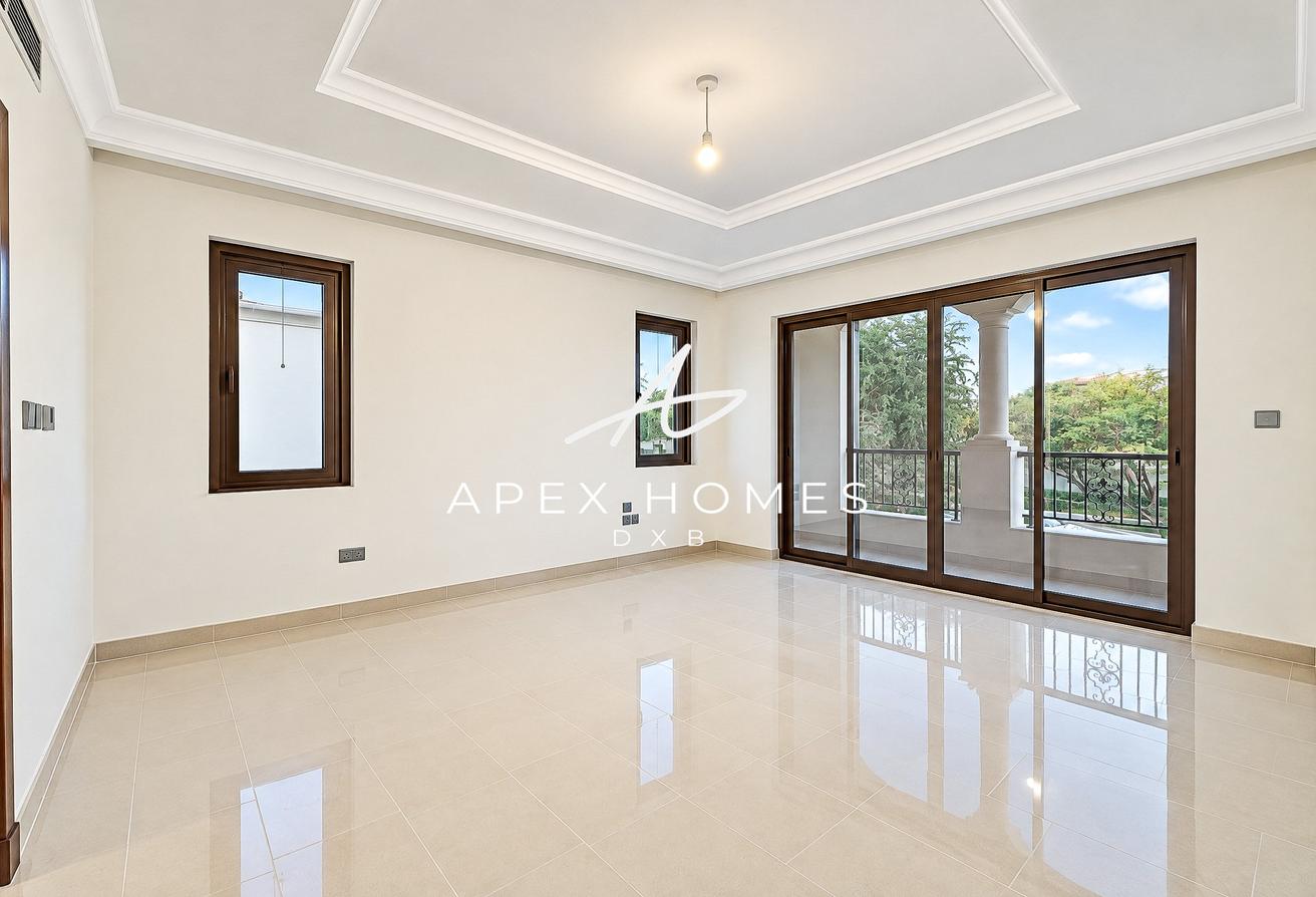 Huge Corner Plot | Single Row | Vacant photo 9