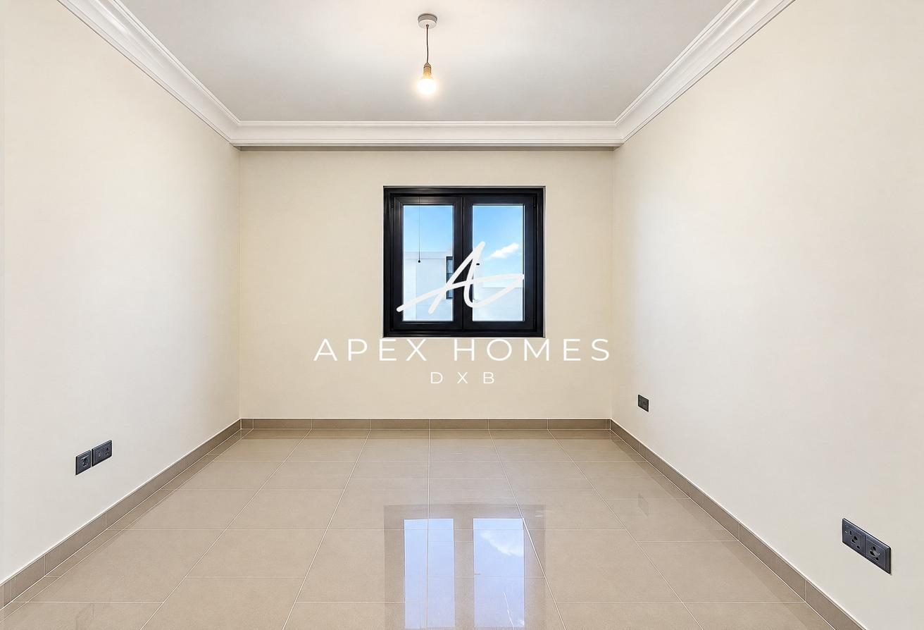 Huge Corner Plot | Single Row | Vacant photo 20