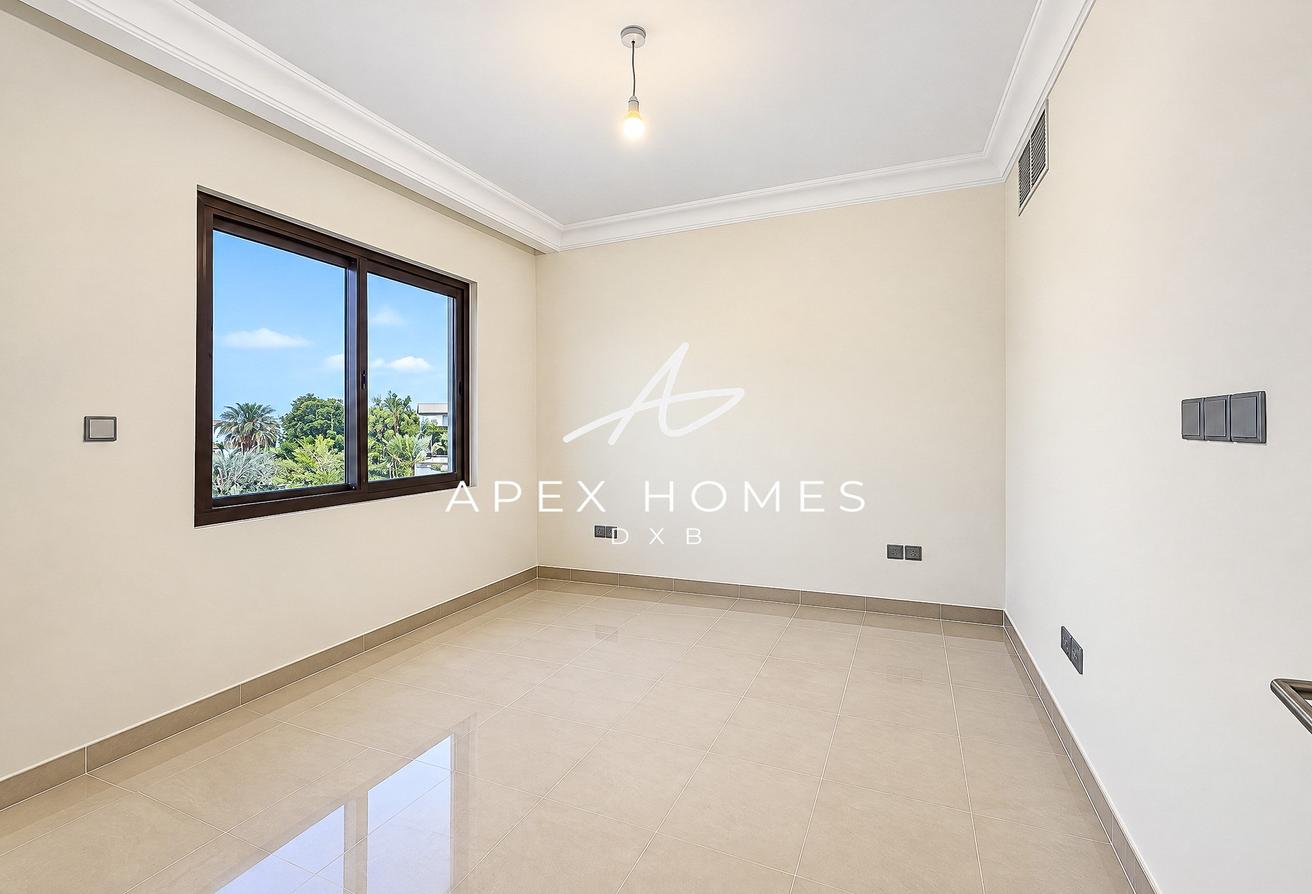 Huge Corner Plot | Single Row | Vacant photo 16