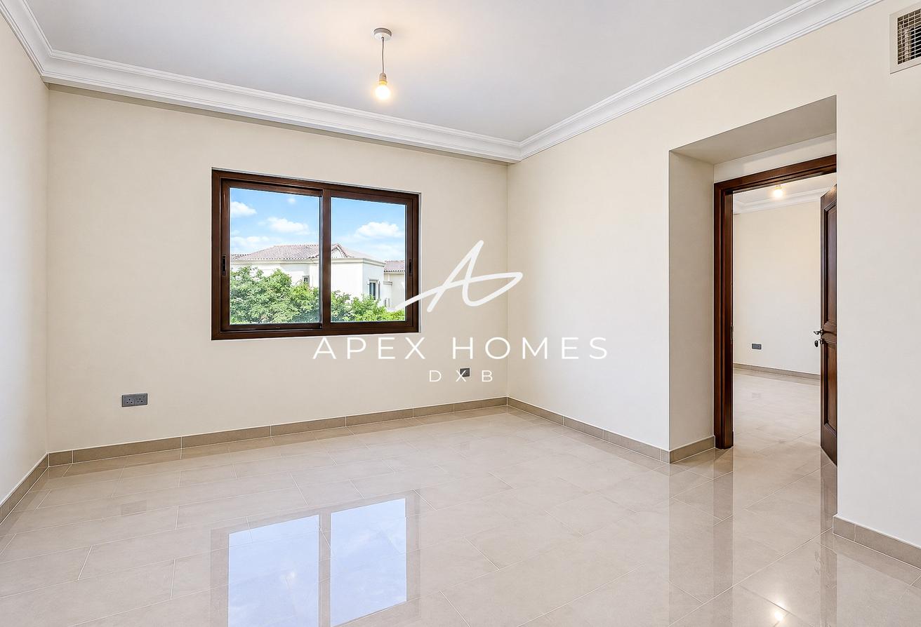 Huge Corner Plot | Single Row | Vacant photo 17