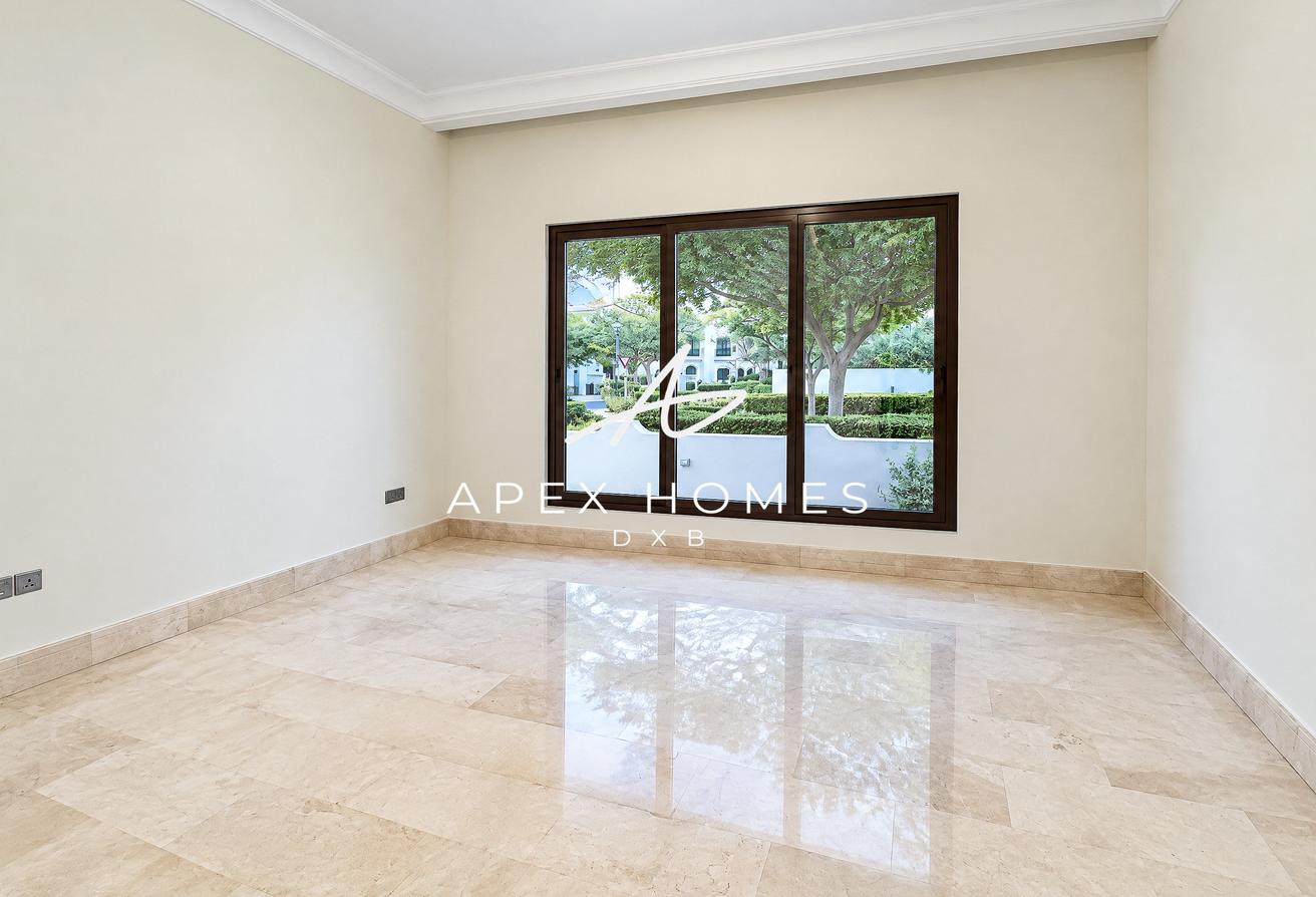 Huge Corner Plot | Single Row | Vacant photo 13