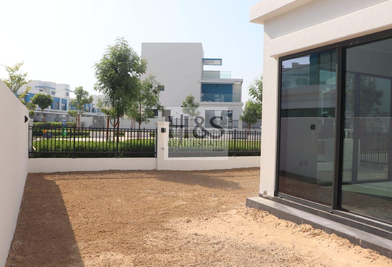 Single Row | Park Facing | Biggest Plot photo 24