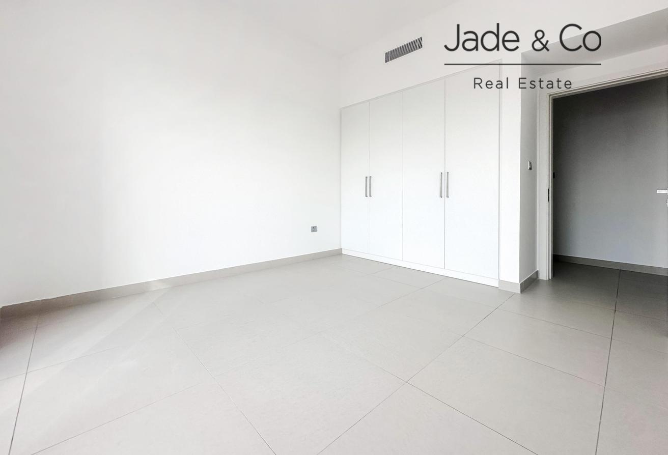 Community Expert | Available Now | Prime Location photo 9