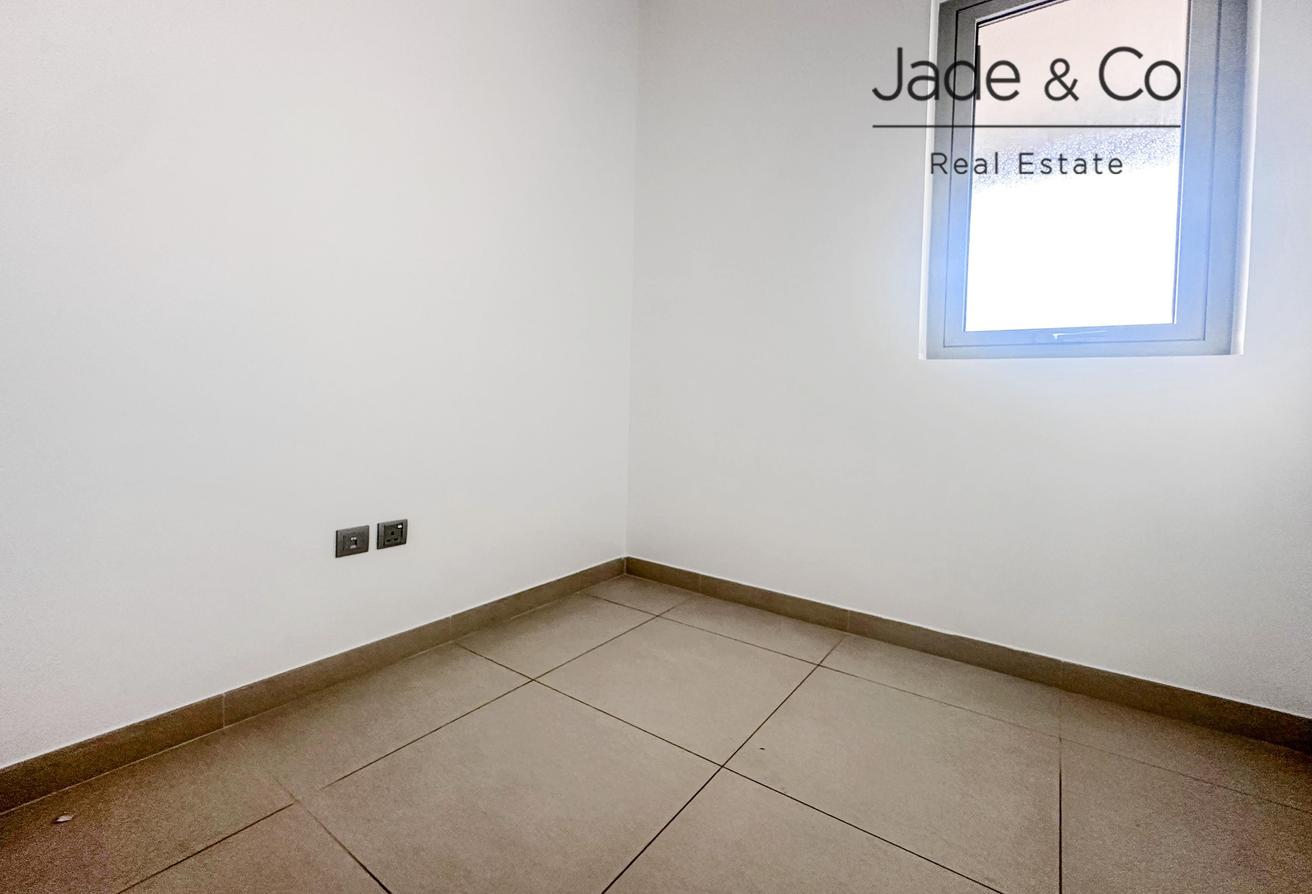 Community Expert | Available Now | Prime Location photo 6