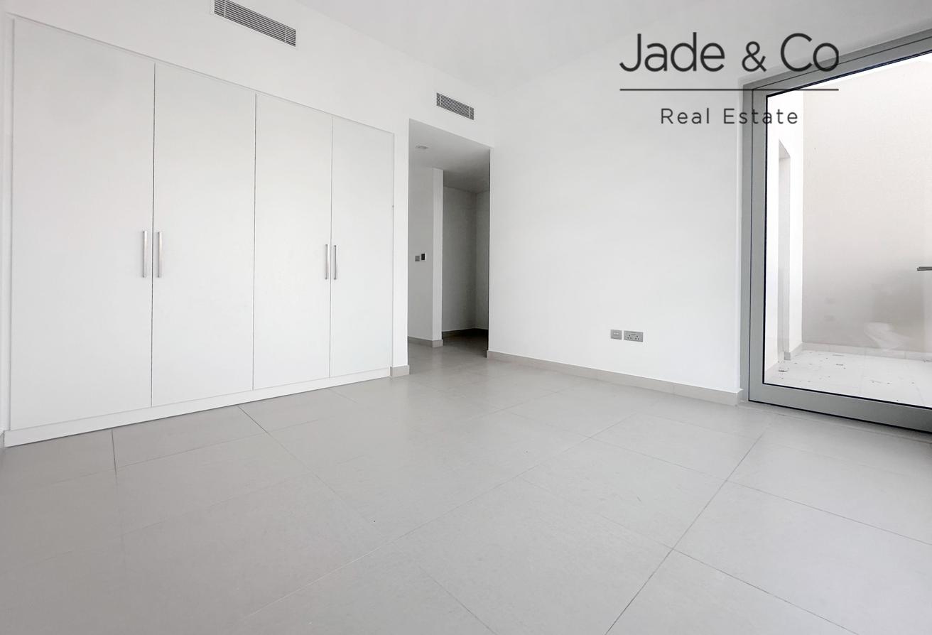 Community Expert | Available Now | Prime Location photo 8