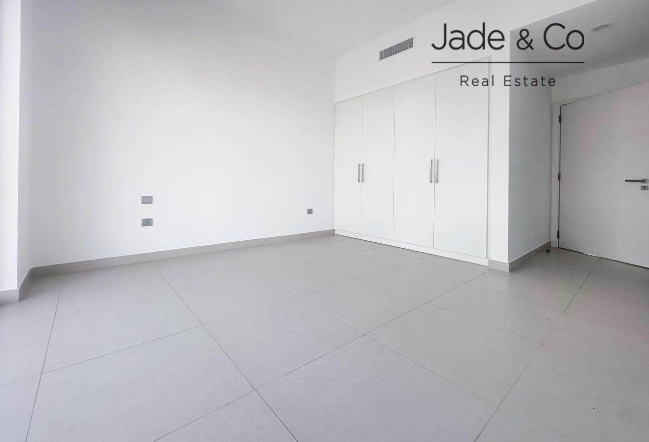 Community Expert | Available Now | Prime Location photo 13