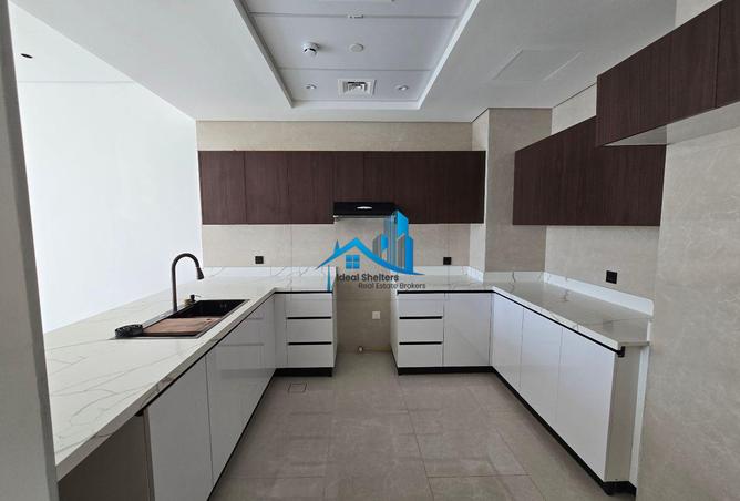 VERY BRIGHT  BUILT IN ALEXA PRIME LOCATION  JVC
