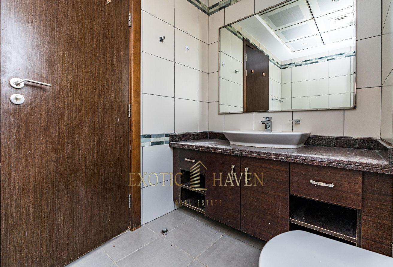 Spacious Plot | Contemporary | Well Maintained photo 23