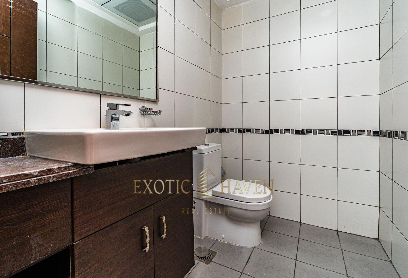 Spacious Plot | Contemporary | Well Maintained photo 7