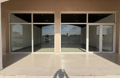 متجر - غرفة نوم - 1 حمام للبيع في س04 - طراز فرنسي - المدينة العالمية - دبي