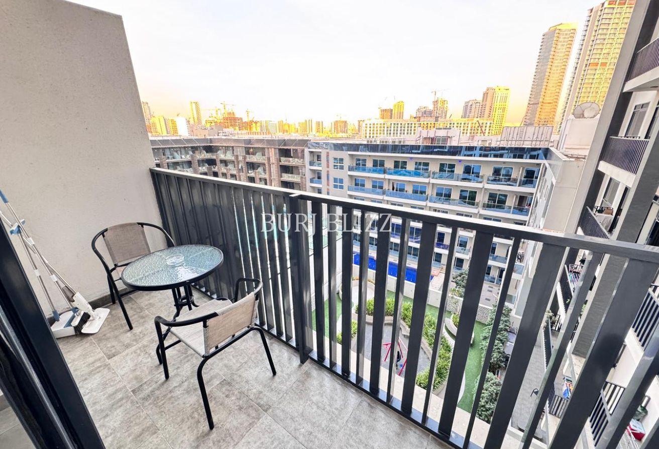 Modern Elegance | 1BR+Study | Pool View photo 3