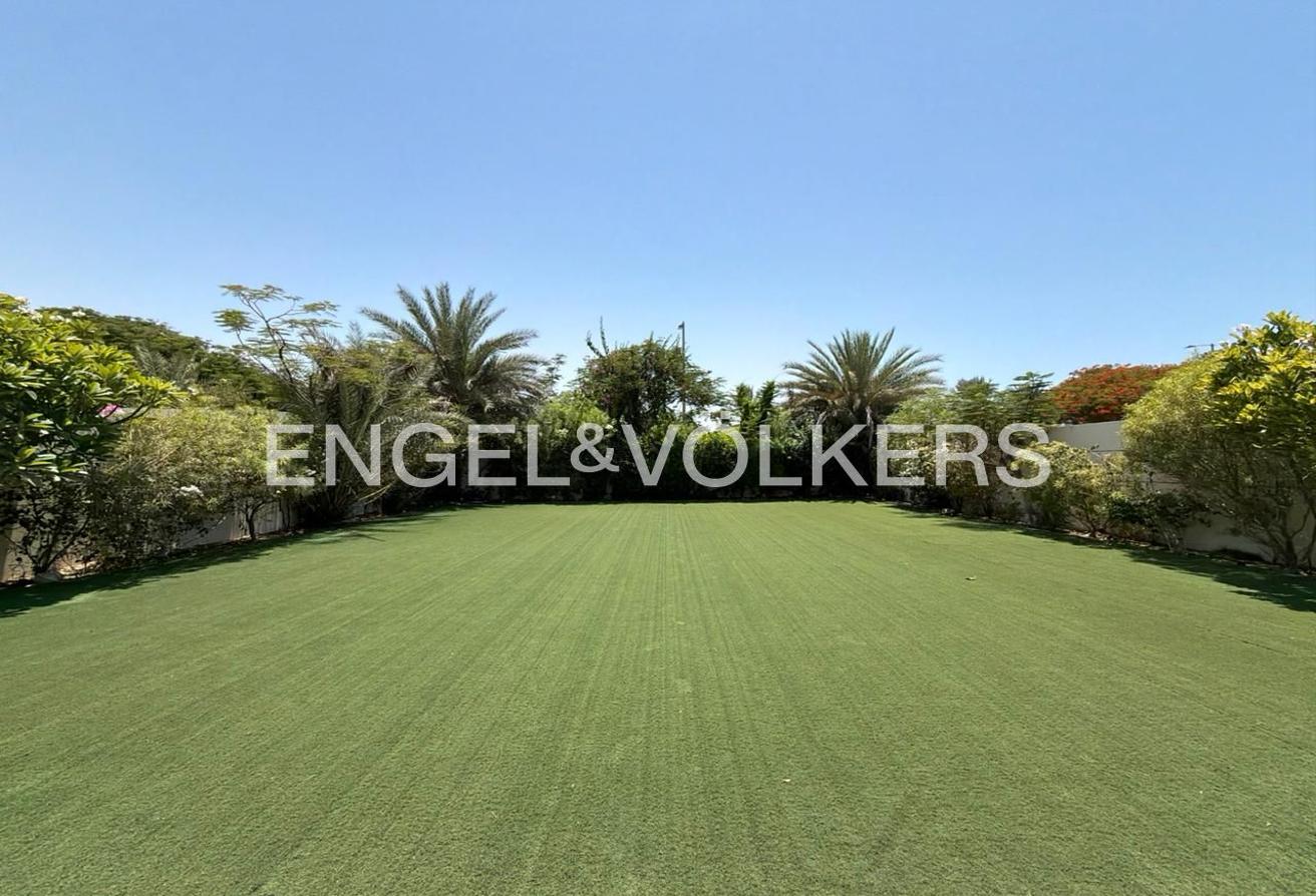 Vacant | Huge Plot | Single Row | Prime Location photo 18