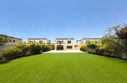 Villa - 3 - 5 for rent in Jumeirah Park - Dubai