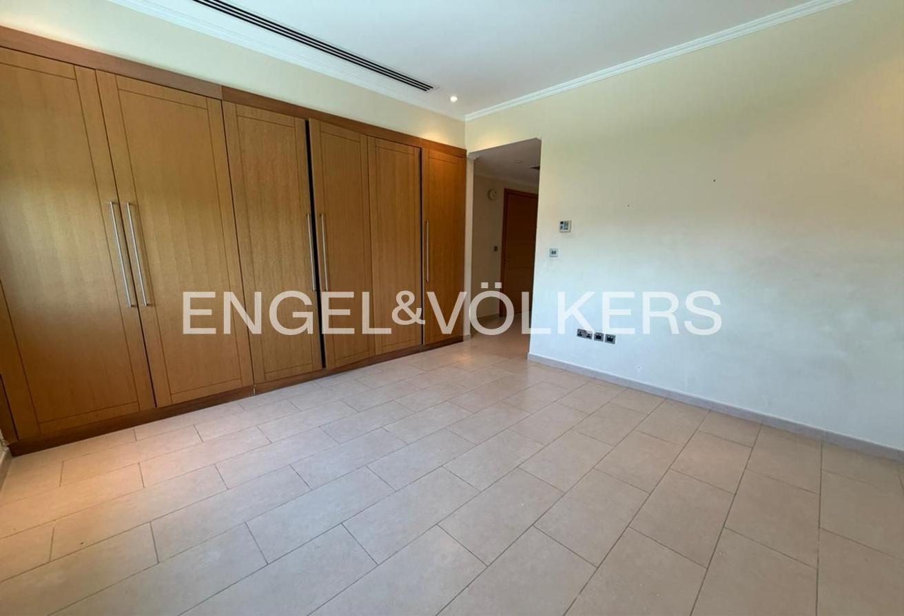 Vacant | Huge Plot | Single Row | Prime Location photo 15