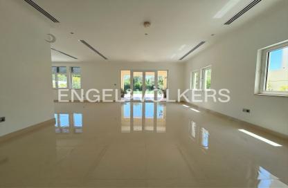 Villa - 3 - 5 for rent in Jumeirah Park - Dubai Villa - 3 - 5 for rent in Jumeirah Park - Dubai