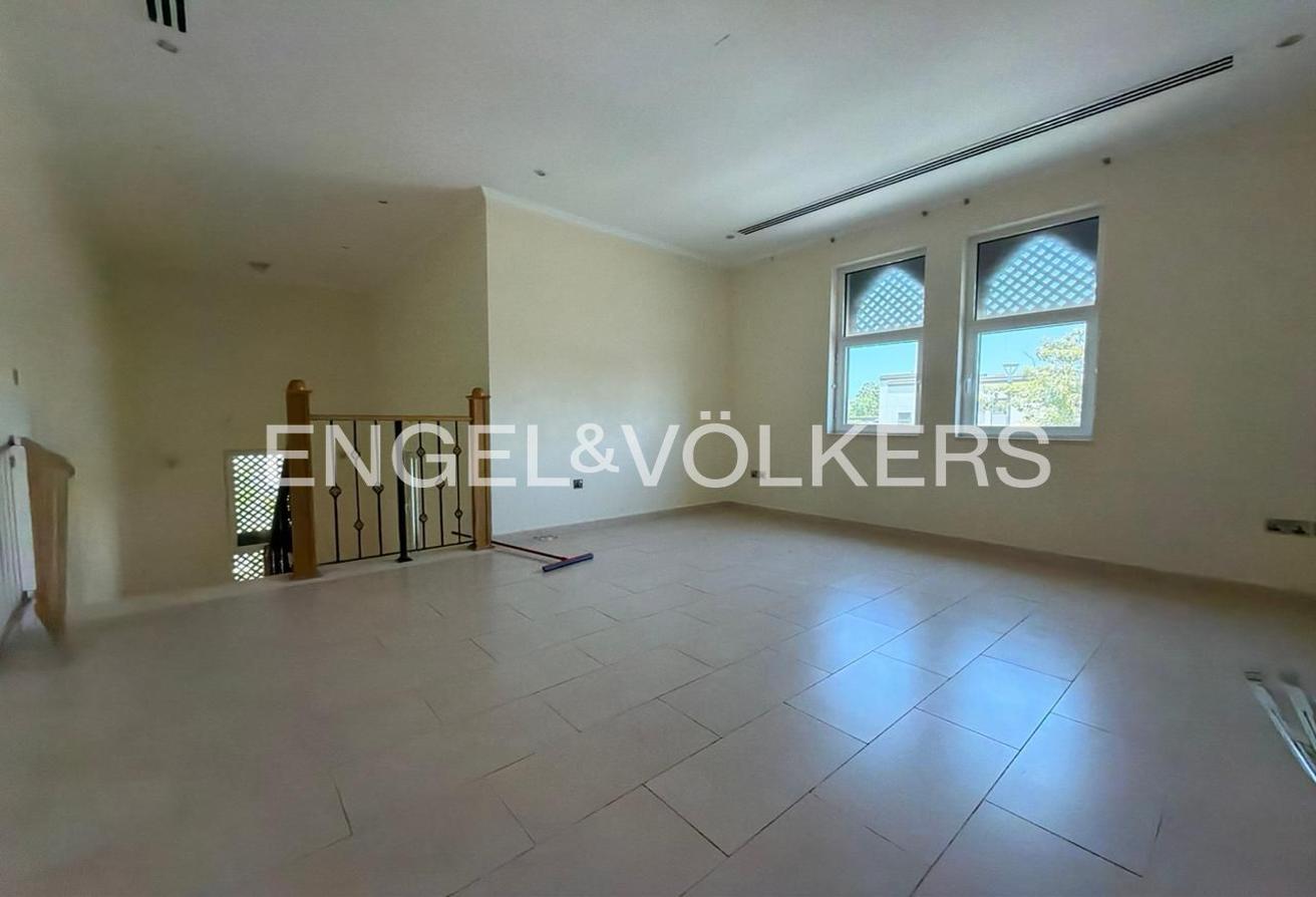 Vacant | Huge Plot | Single Row | Prime Location photo 8