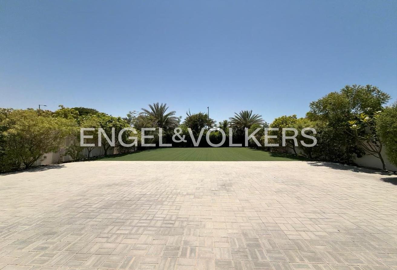 Vacant | Huge Plot | Single Row | Prime Location photo 20
