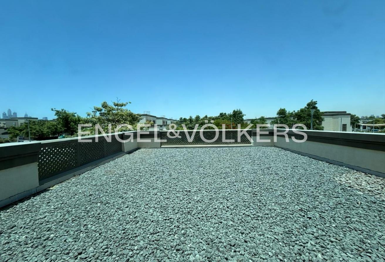Vacant | Huge Plot | Single Row | Prime Location photo 22