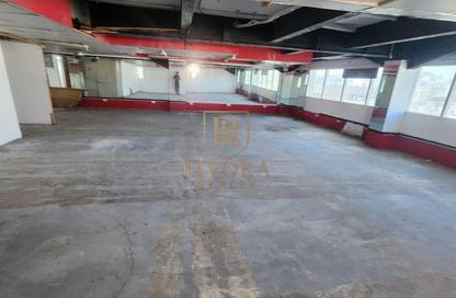 Shop - Studio for rent in Central Building - Naif - Deira - Dubai