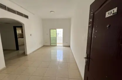 شقة - 2 غرف نوم - 3 حمامات للايجار في المحطة - القاسمية - الشارقة