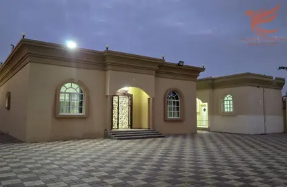 شقة - 3 غرف نوم - 4 حمامات للايجار في الرفاع - رأس الخيمة