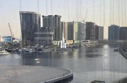 مكتب - استوديو للايجار في B2B  برج - الخليج التجاري - دبي