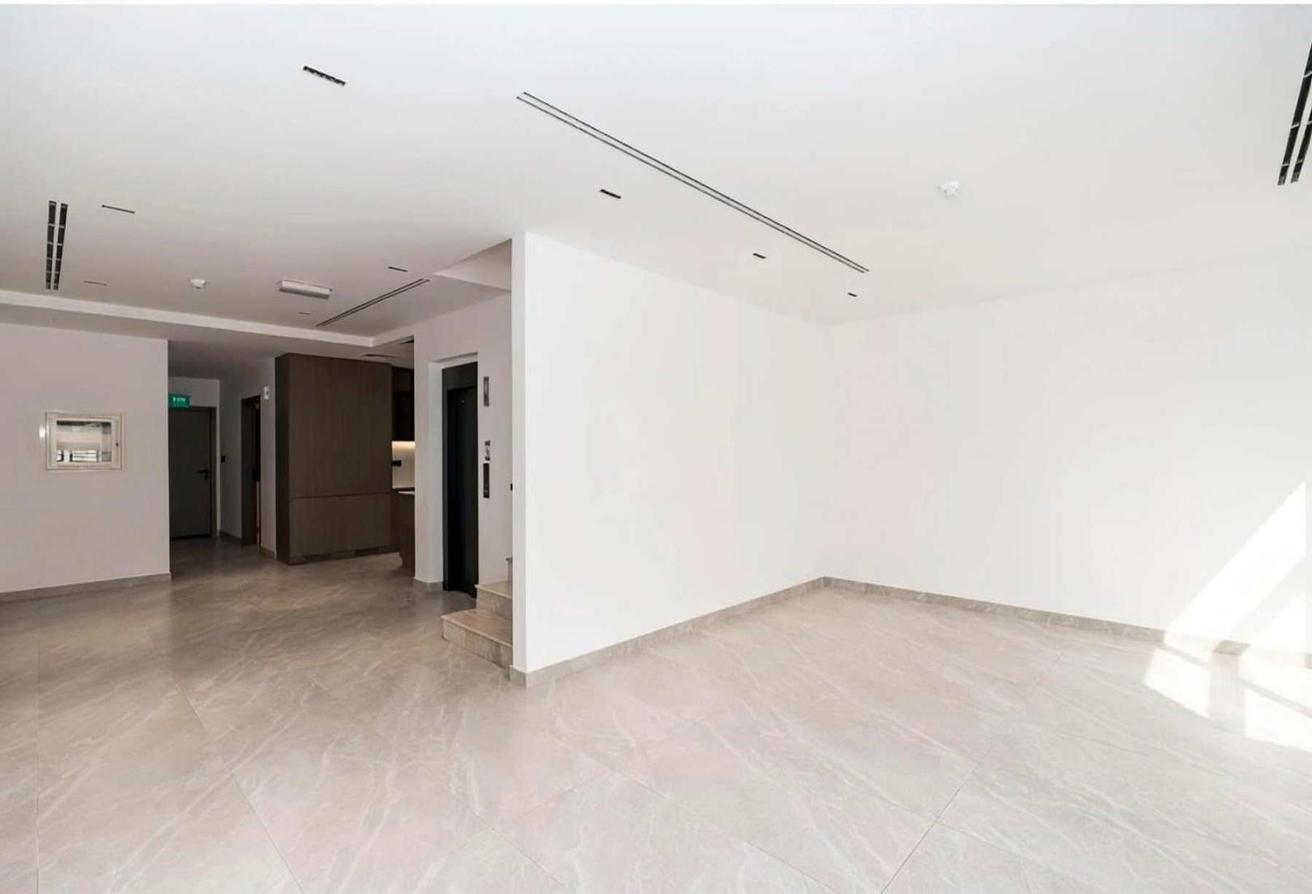 Elegant 4 Beds | Modern Finishing | Vacant photo 15