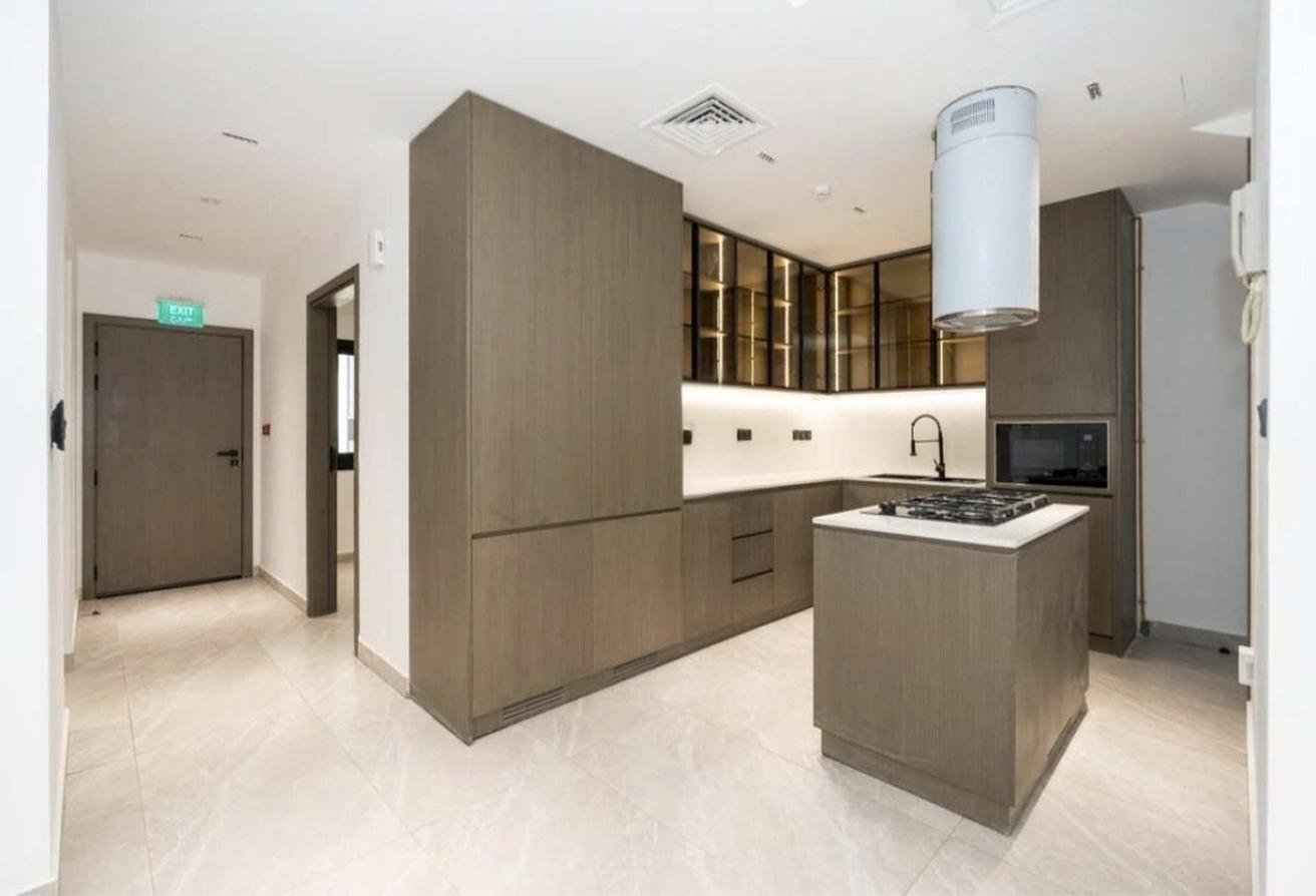 Elegant 4 Beds | Modern Finishing | Vacant photo 4