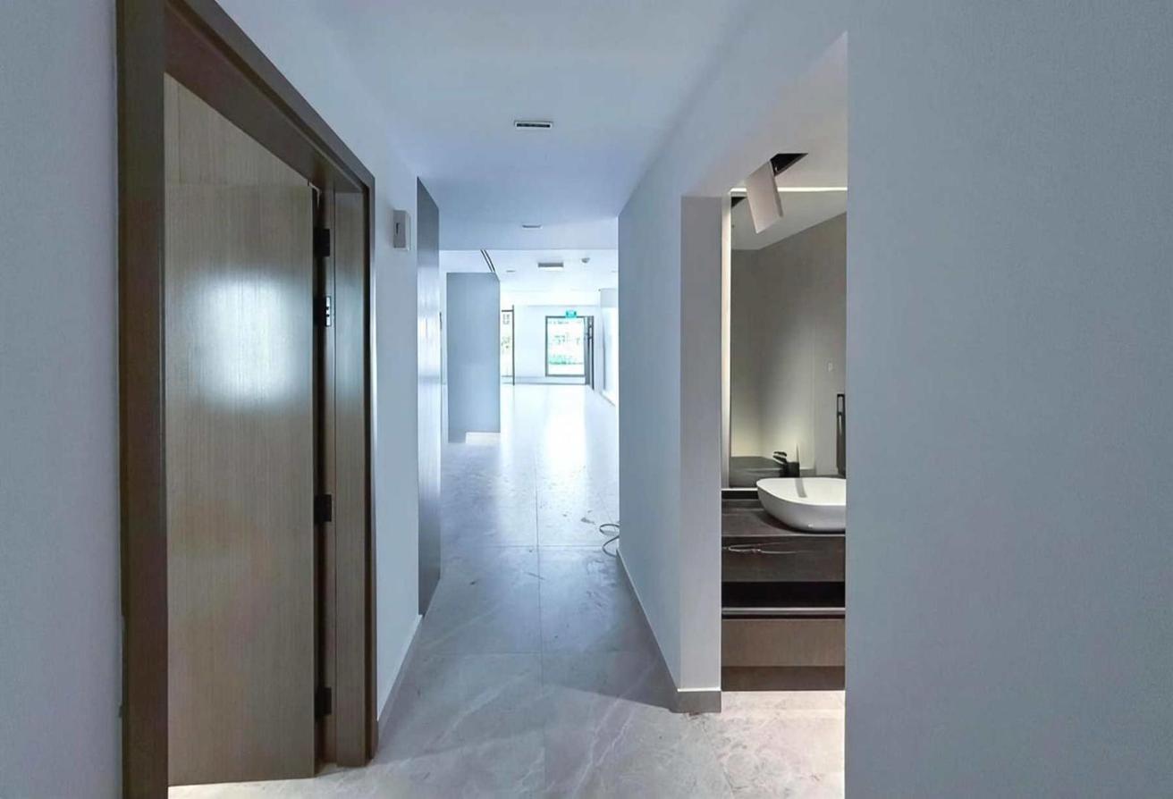 Elegant 4 Beds | Modern Finishing | Vacant photo 13