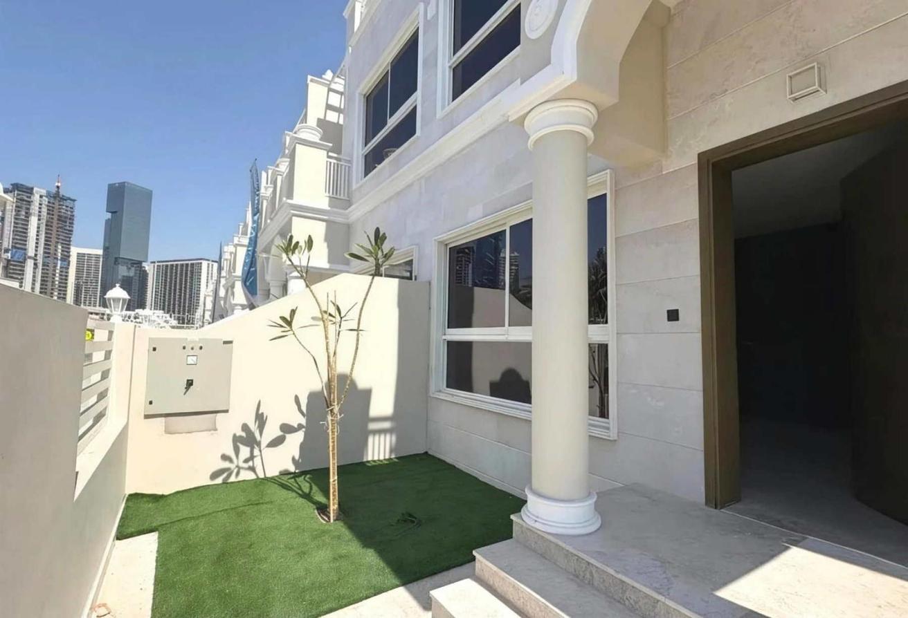 Elegant 4 Beds | Modern Finishing | Vacant photo 23