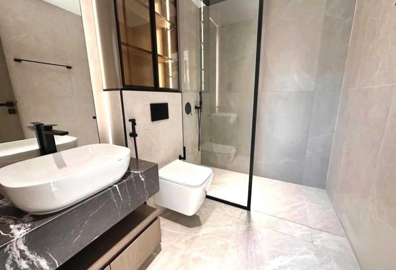 Elegant 4 Beds | Modern Finishing | Vacant photo 18